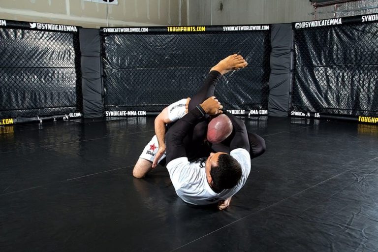 Vinny Magalhaes Brazillian JiuJitsu technique Gogoplata from rubber