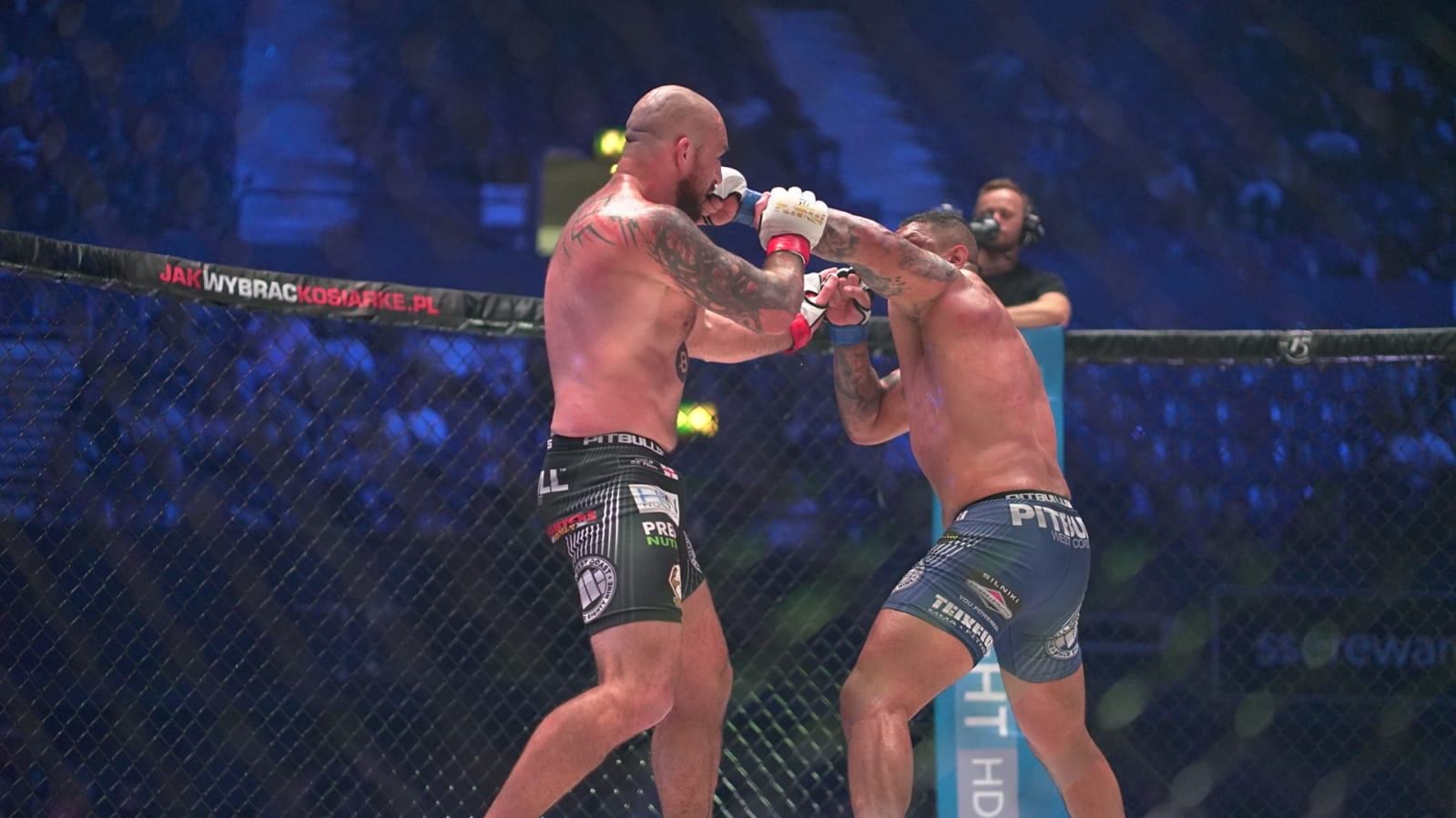 Phil De Fries defeat Luis Henrique to defend his KSW heavyweight title at KSW 50 in London