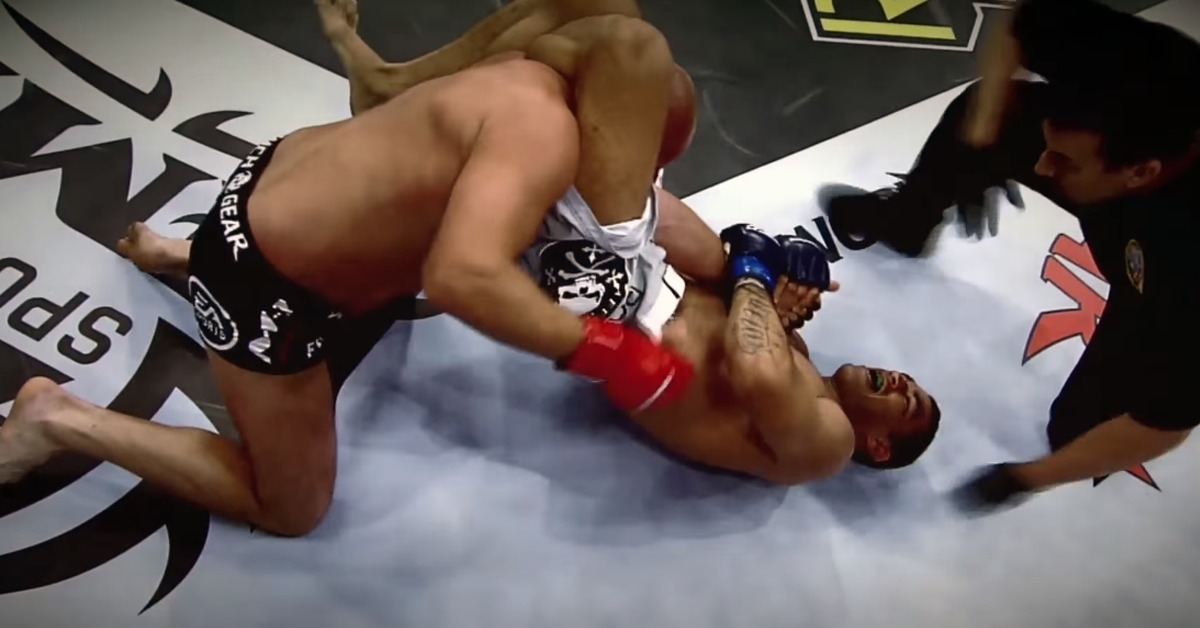 Fabricio Werdum submitting submit triangle choke Fedor Emelianenko Strikeforce 2010 MMA History